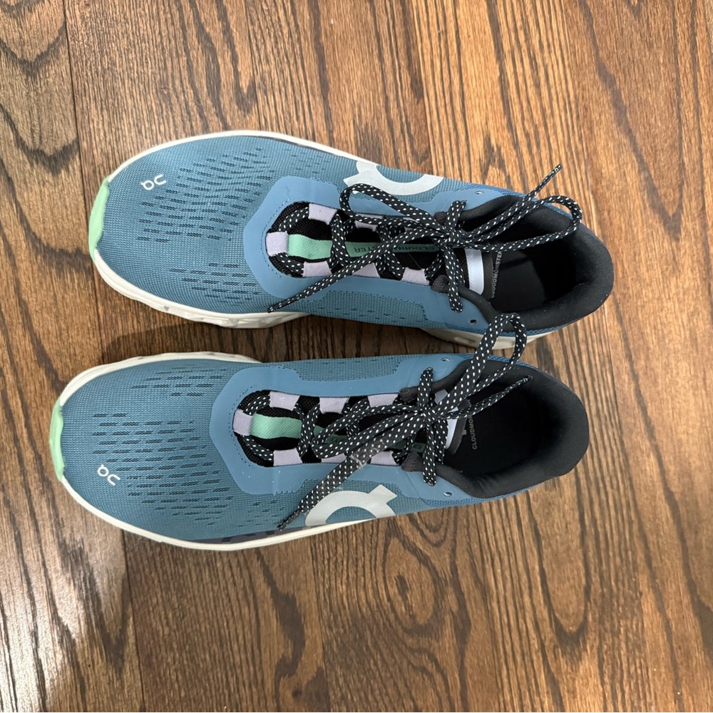 On cloud monster women's size 8 worn once